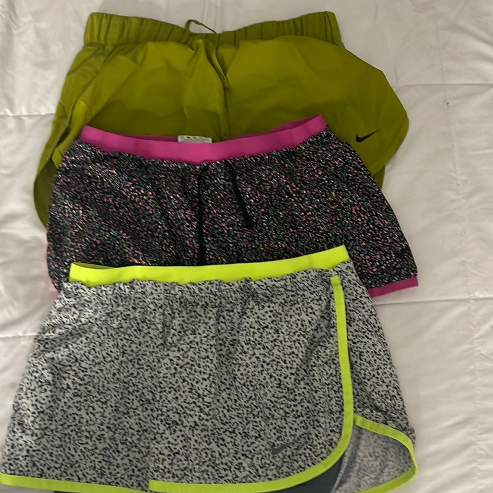 Nike short lot like new small